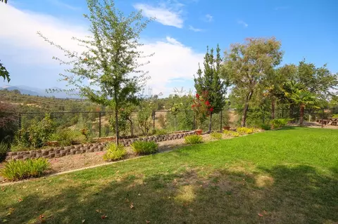 148 Ironwood Ln, Redding, CA 96003 photo 4
