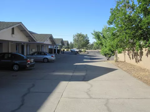 2530 Hartnell Ave, Redding, CA 96002 photo 3