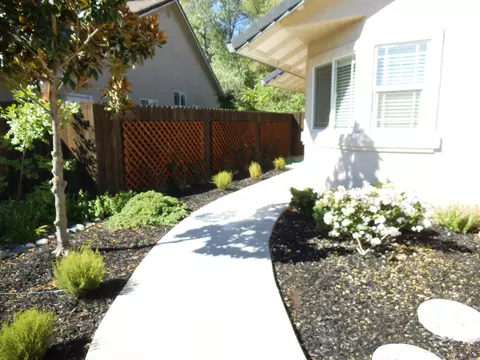 562 Mammoth Path, Redding, CA 96003 photo 4