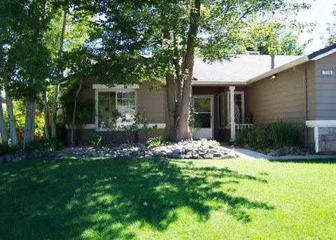 739 Lotus Ct, Redding, CA 96003 photo 2