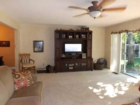 5056 Huntington Dr, Redding, CA 96002 photo 3