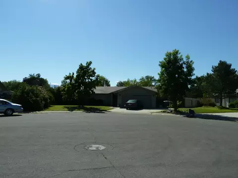 1060 Dara Ct, Redding, CA 96003 photo 4
