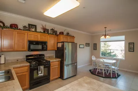 2054 Tuscany Way, Redding, CA 96003 photo 4