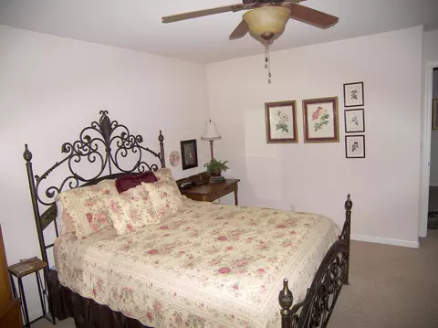 2035 Vienna, Redding, CA 96003 photo 14