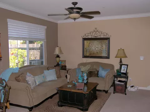 2035 Vienna, Redding, CA 96003 photo 3