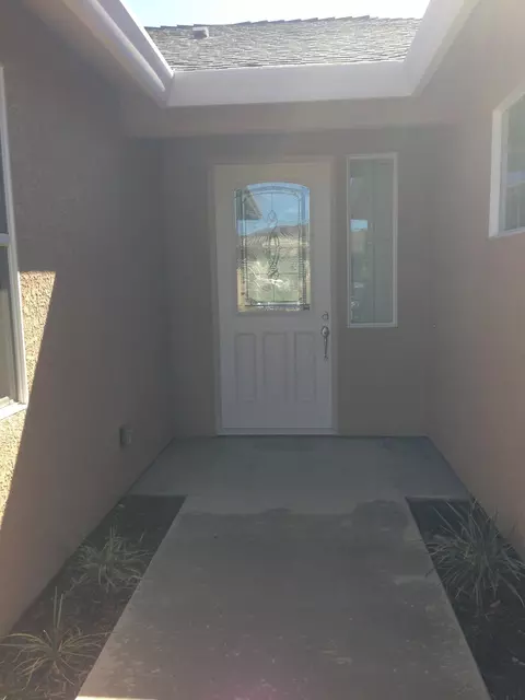 609 Grants Pass, Redding, CA 96003 photo 2