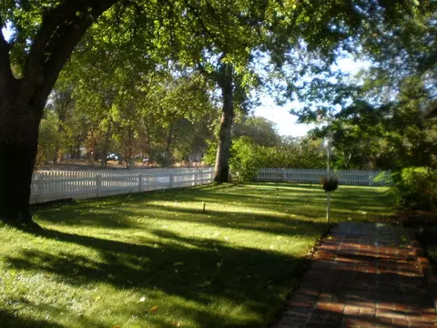 8952 Christopher Ln, Redding, CA 96002 photo 2