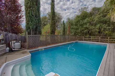 1124 Peregrine Way, Redding, CA 96003 photo 4
