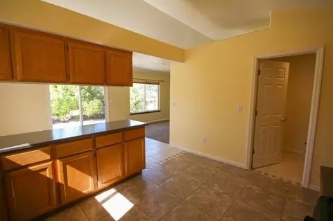 974 Paramount Way, Redding, CA 96003 photo 5