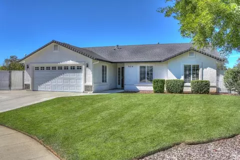974 Paramount Way, Redding, CA 96003 photo 1