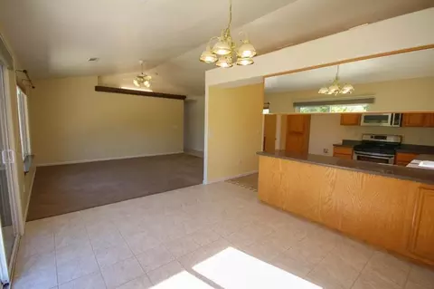 974 Paramount Way, Redding, CA 96003 photo 6