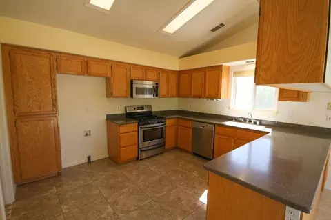 974 Paramount Way, Redding, CA 96003 photo 3