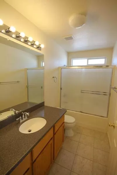 974 Paramount Way, Redding, CA 96003 photo 11