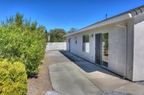 974 Paramount Way, Redding, CA 96003 photo 2