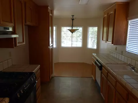 683 Alamine Dr, Redding, CA 96003 photo 4