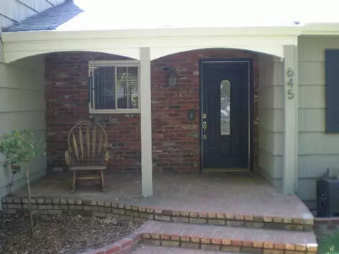 645 Lincoln St, Redding, CA 96001 photo 2