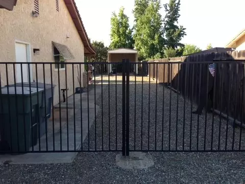 363 Woodhill Dr, Redding, CA 96003 photo 2