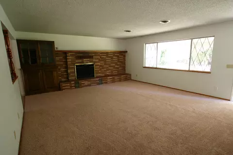 8470 Ranchette Dr, Redding, CA 96001 photo 5