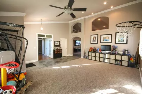 530 Castenda Dr, Redding, CA 96003 photo 8