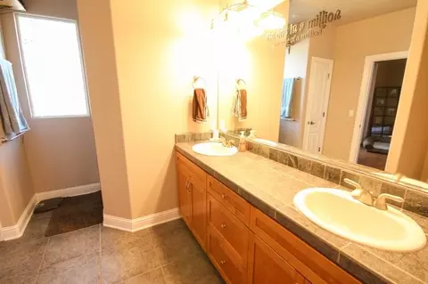 530 Castenda Dr, Redding, CA 96003 photo 12