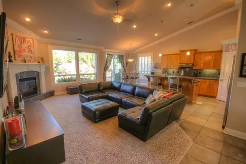530 Castenda Dr, Redding, CA 96003 photo 4