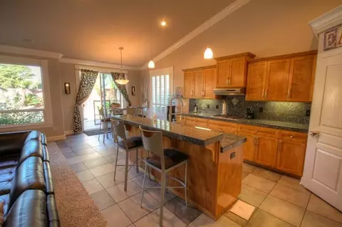 530 Castenda Dr, Redding, CA 96003 photo 2