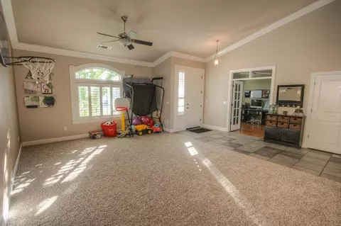 530 Castenda Dr, Redding, CA 96003 photo 7