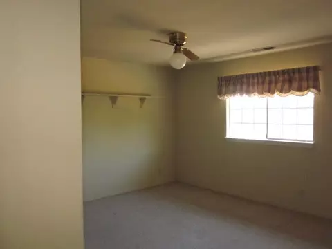 8096 Montgomery Cir, Redding, CA 96001 photo 8