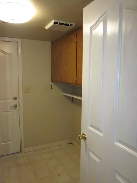 8096 Montgomery Cir, Redding, CA 96001 photo 7
