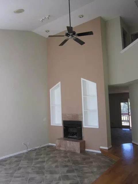 8096 Montgomery Cir, Redding, CA 96001 photo 2