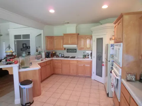 1097 Coggins, Redding, CA 96003 photo 2