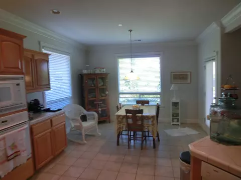 1097 Coggins, Redding, CA 96003 photo 3