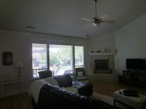1097 Coggins, Redding, CA 96003 photo 5