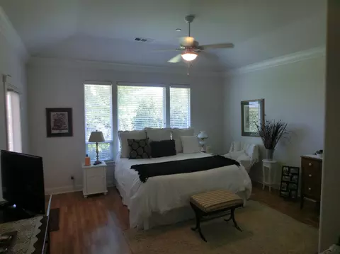 1097 Coggins, Redding, CA 96003 photo 7