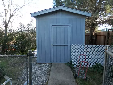 4741 White River Dr, Redding, CA 96003 photo 2