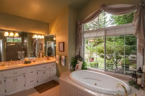 2572 Templeton Dr, Redding, CA 96002 photo 25
