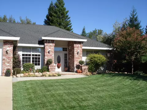 2572 Templeton Dr, Redding, CA 96002 photo 2