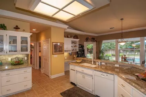 2572 Templeton Dr, Redding, CA 96002 photo 12