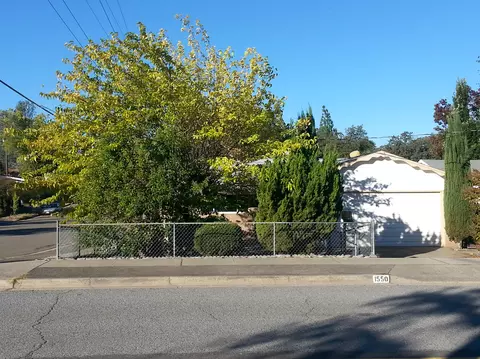 1550 Pleasant St, Redding, CA 96001 photo 1