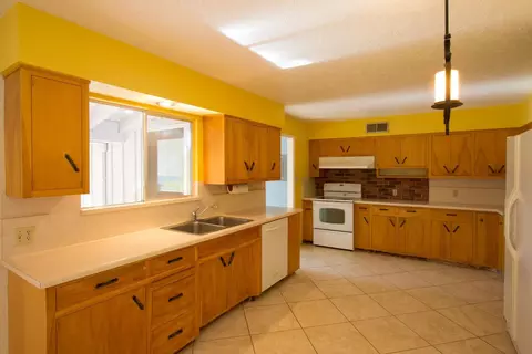 820 Hallmark Dr, Redding, CA 96001 photo 4