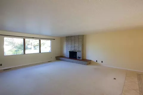 820 Hallmark Dr, Redding, CA 96001 photo 2