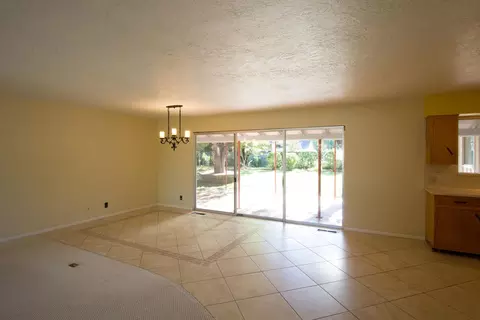 820 Hallmark Dr, Redding, CA 96001 photo 3