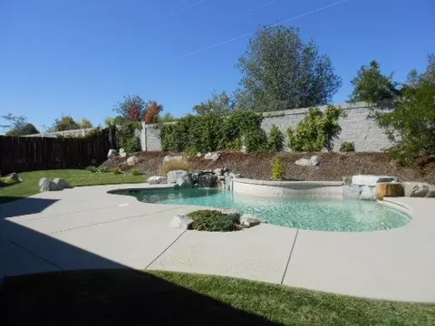 3882 Tea Rose Ct, Redding, CA 96001 photo 2