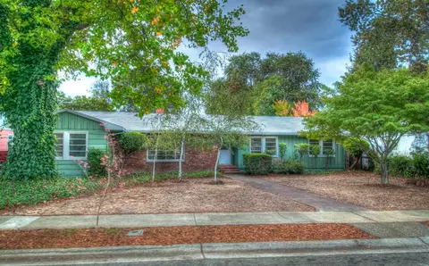 815 Gold St, Redding, CA 96001 photo 2
