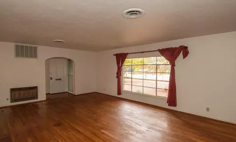 815 Gold St, Redding, CA 96001 photo 4