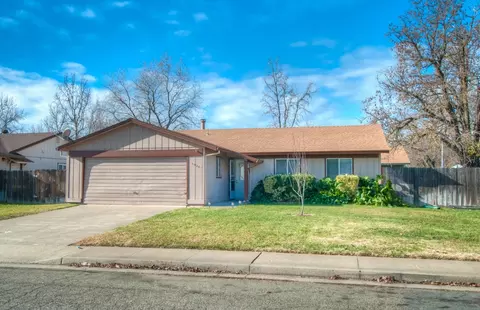 6948 Hemlock St, Redding, CA 96001 photo 2