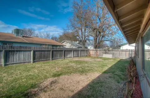6948 Hemlock St, Redding, CA 96001 photo 5