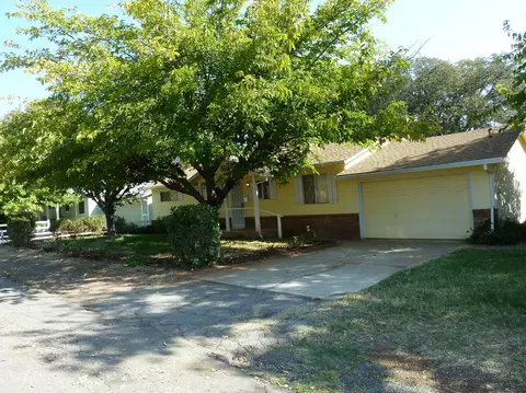 2755 Irwin Rd, Redding, CA 96002 photo 2