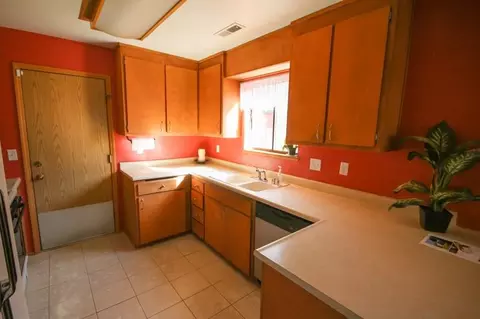 1923 Galaxy Way, Redding, CA 96002 photo 4