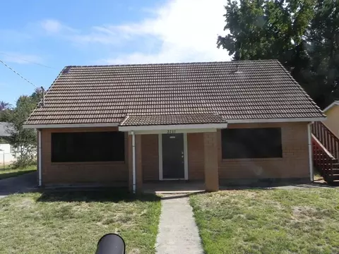 2735 Russell St, Redding, CA 96001 photo 1